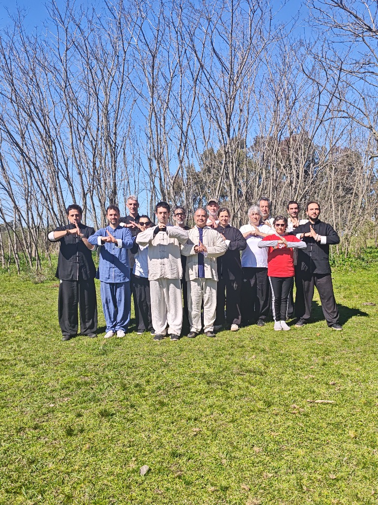 Alumnos Shaolin Pechan practicando Tai Ji