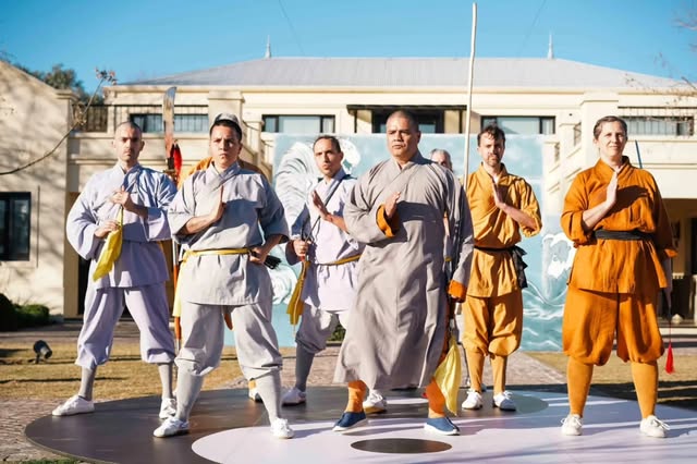 Monjes del Templo Shaolin y Delegación Tradicional